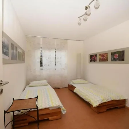 In Beuren Mit Terrasse Und Grill Apartment *